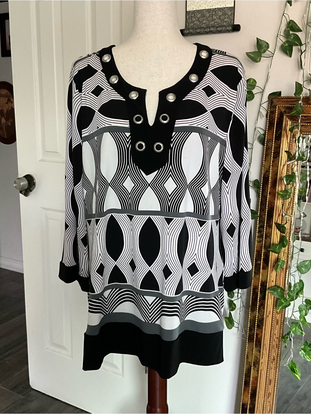 JM Collection Black & White Geometric Eyelet Tunic